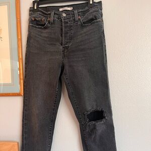 Levi’s Wedgie Straight Black Distressed Women's Jeans Sz 29